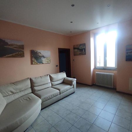 Casa Zia Luisa Lägenhet Lecco Exteriör bild