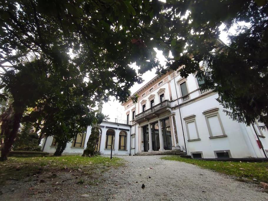 Casa Zia Luisa Lägenhet Lecco Exteriör bild